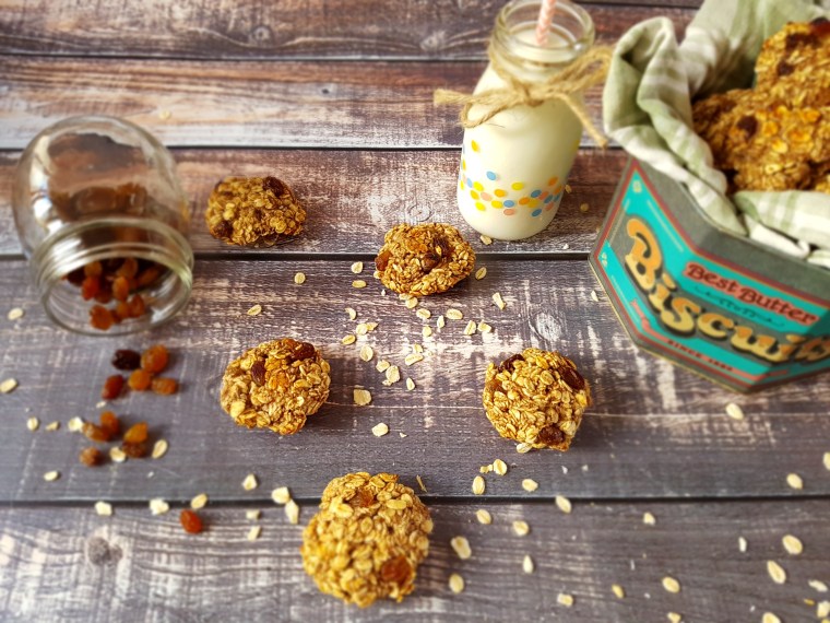 Clean Oatmeal & Raisin Cookies