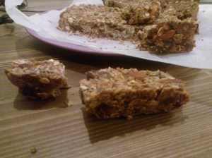 Healthy, Easy and Yummy Granola Bars with Chocolate, Chia, and Almonds!