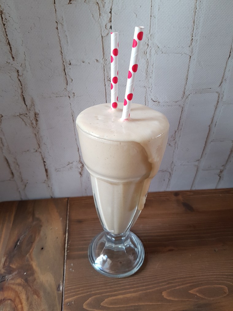 Low-Carb Vegan Vanilla Milkshake